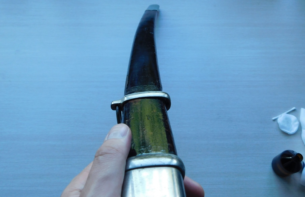 Ножны шашки, обработанные вазелиновым маслом